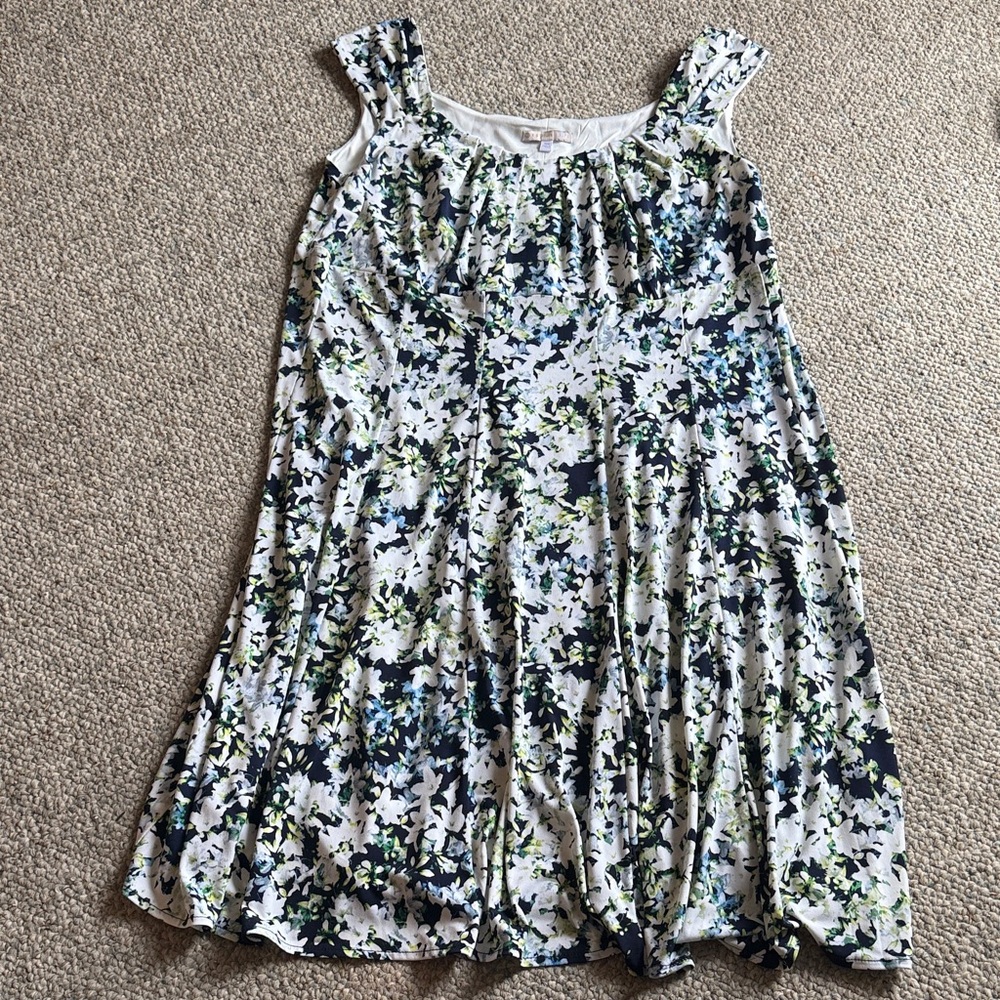 Signature Floral Dress in White and Blue